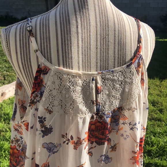 NWT Jolt beautiful top, cold shoulder - Picture 6 of 14